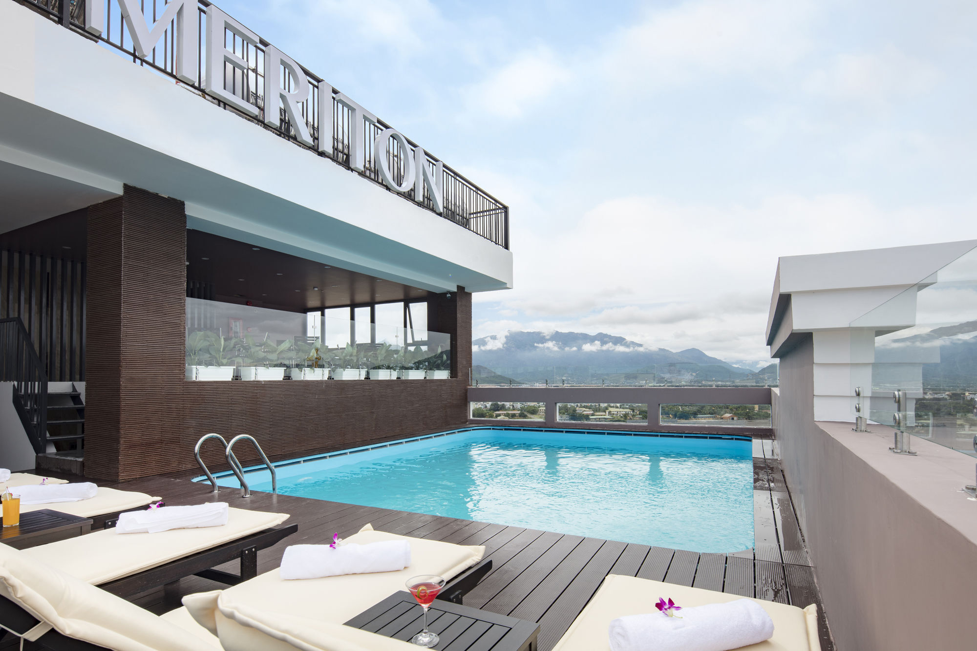 Meriton Hotel Να Τρανγκ Εξωτερικό φωτογραφία